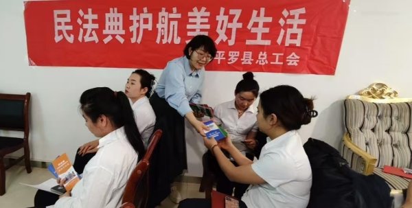 千汇网 宁夏平罗县总工会送法进楼宇、商圈