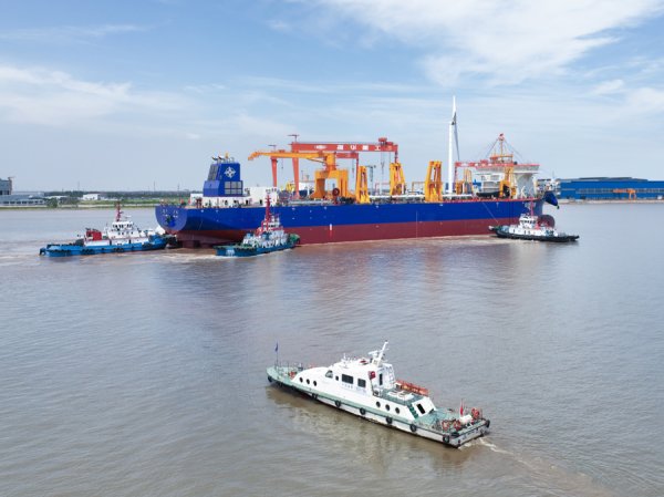宇奇配资 水上大国重器逐梦深蓝！2艘亚洲最大耙吸挖泥船顺利下水