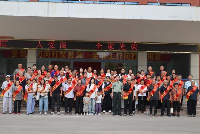 受阅官兵亲属：感谢部队锻炼孩子 共享荣耀时刻