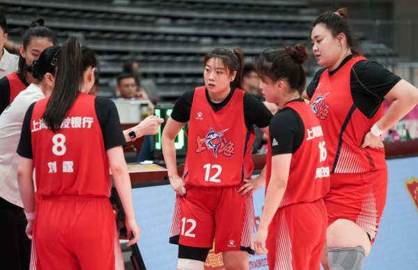 优配交易 得分第6+篮板第3！高中毕业直升职业赛场1.86米小李梦再入女篮？